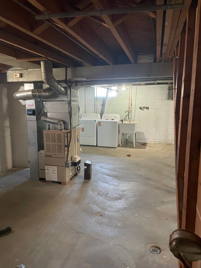 Building Photo - 13144 Orange St