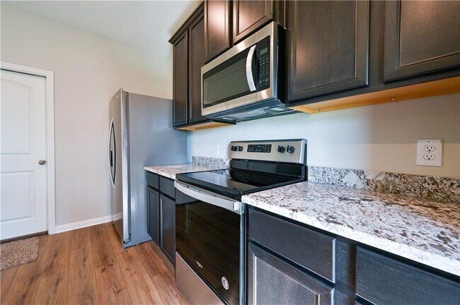 Building Photo - 252 Mount Vernon Way