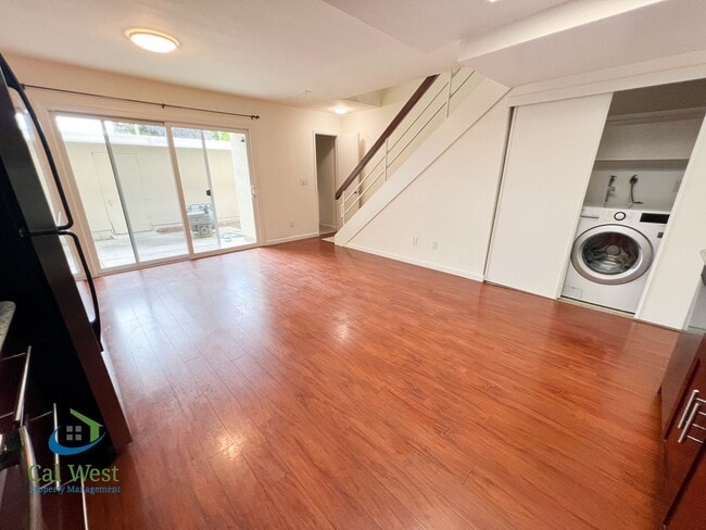 Building Photo - $4095-2 Bd/2.5 Ba Town home in Sunnyvale/Sunset Oaks Community