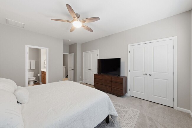 Building Photo - Stylish 3bd 3.5bath townhome for rent in the highly desirable Vermillion