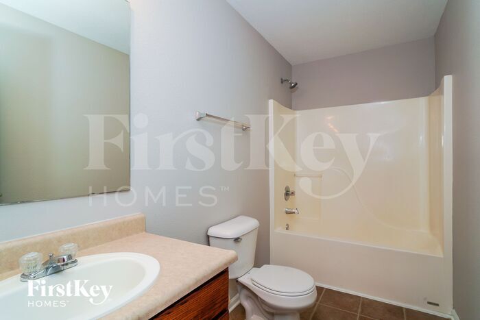 Building Photo - 5921 Sable Dr