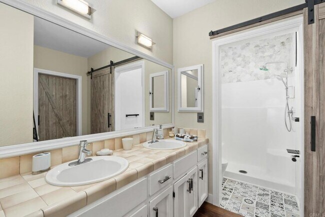 Building Photo - 270 Dahlia Ave