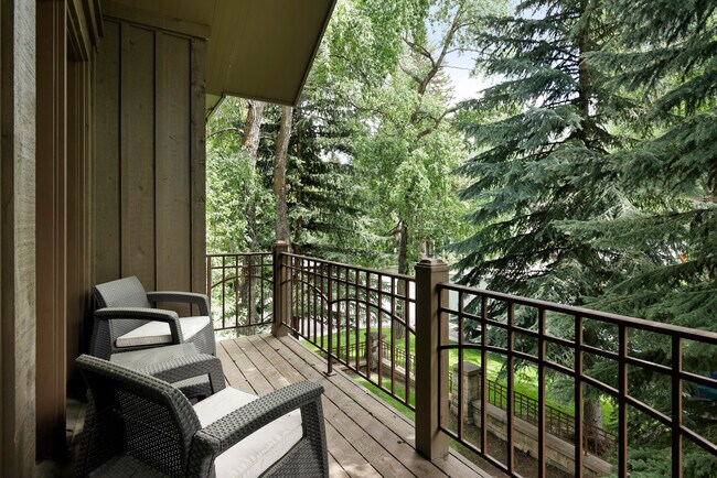 Building Photo - 207 N 2nd St