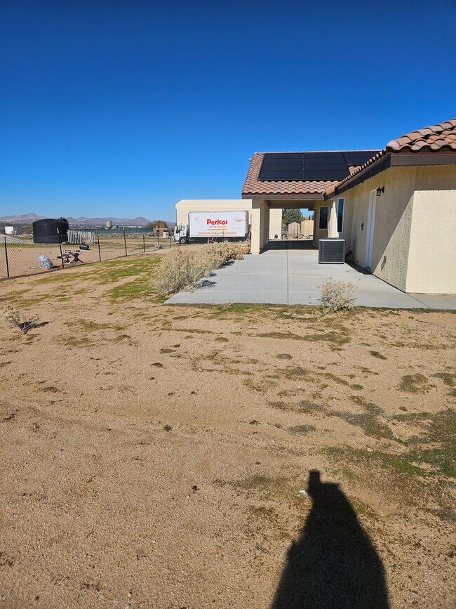 Building Photo - STUNNING CUSTOM APPLE VALLEY HOME