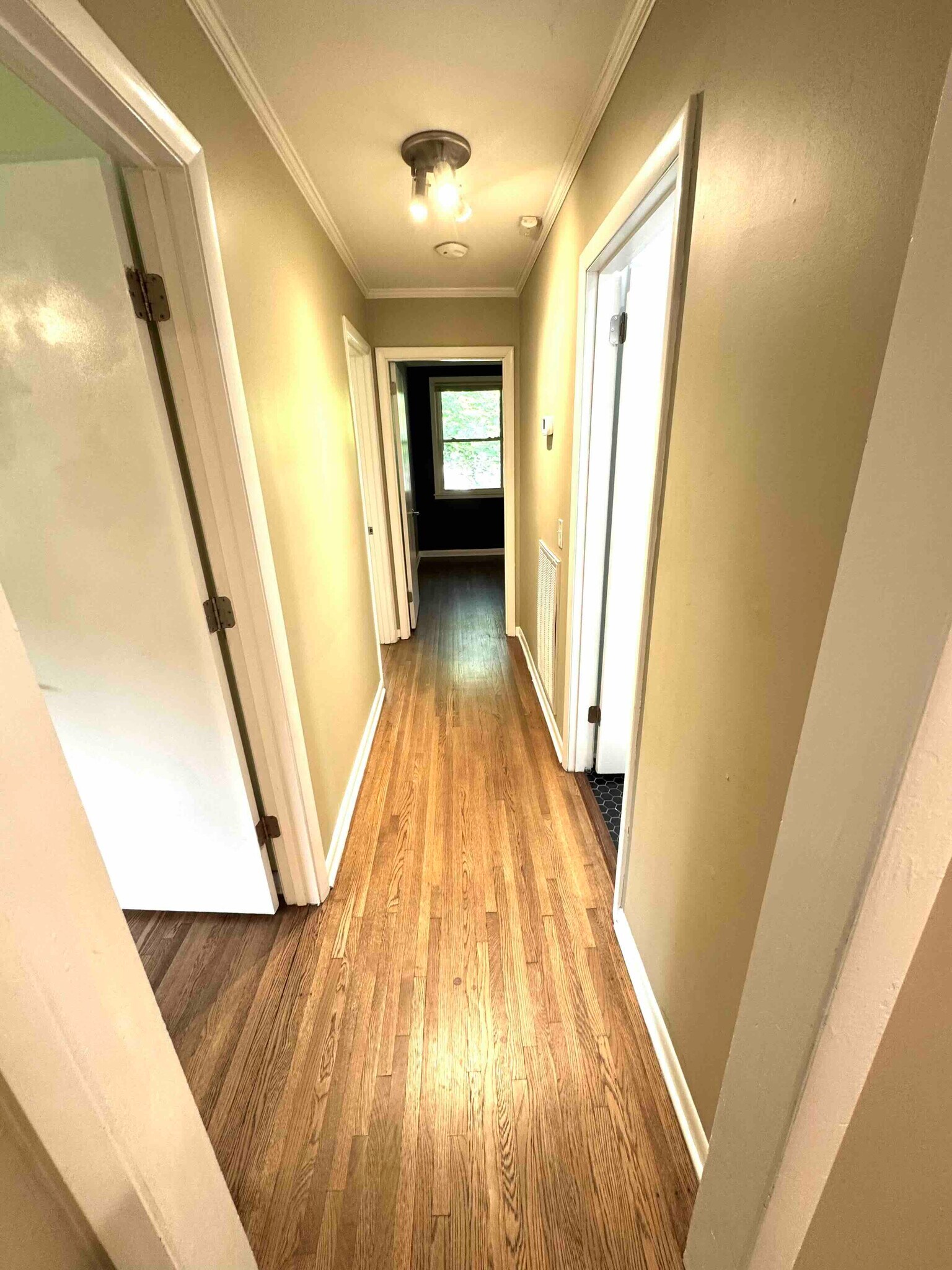 Building Photo - 5011 Suter Dr