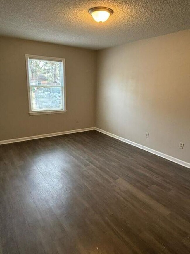 Building Photo - 2 Bedroom/1.5 Bath Home in Valdosta