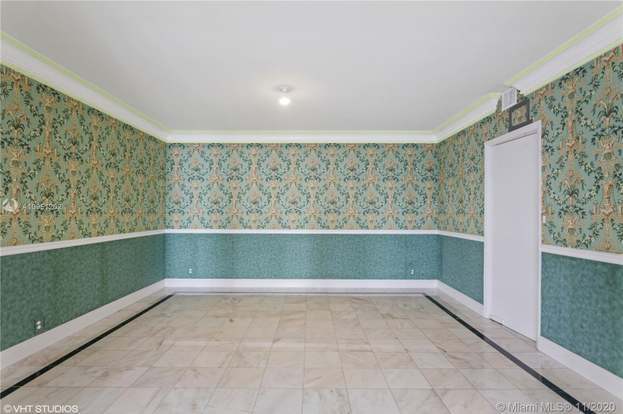Building Photo - 10155 Collins Ave