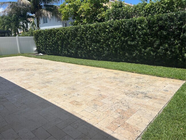 Building Photo - 3073 SW 140th Ave