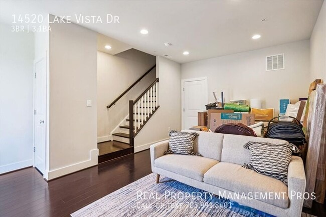 Building Photo - 14520 Lake Vista Dr