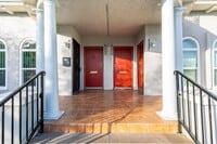 Building Photo - Bright and airy 2-bedroom 2-bath in Mid- City