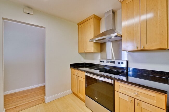 Building Photo - Beautiful Birdland Home on Quiet Cul-de-Sa...