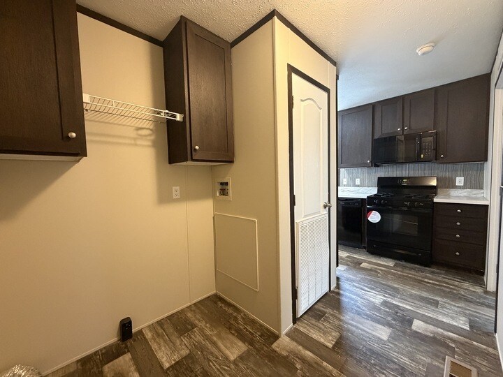 Building Photo - 16011 Villaire Ave