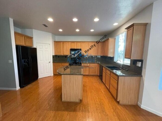 Building Photo - Charming 3-Bedroom Home in Desirable Folso...