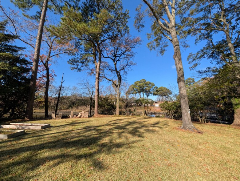 Building Photo - 624 Barcliff Rd