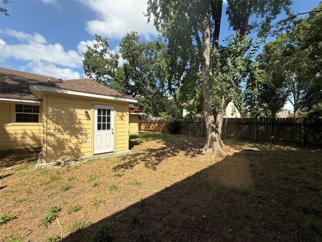 Building Photo - 3115 Lorikeet St