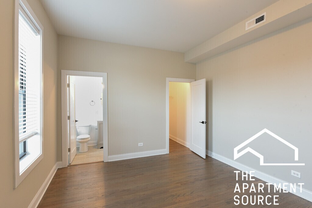 Building Photo - 3407 W Fullerton Ave