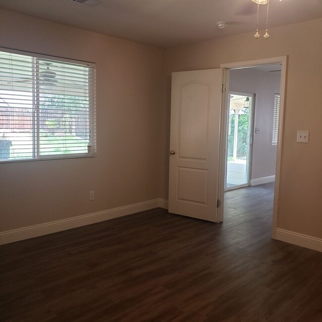 Building Photo - 11808 Cedar Bluff Ave