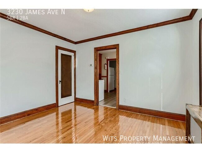 Building Photo - Great 5 BR / 1 BA side by side duplex unit