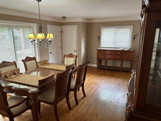 Building Photo - 1354 Catalpa Dr