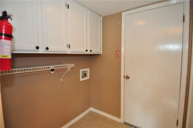 Building Photo - 13405 Saddlebrook Trail