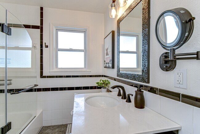 Building Photo - 1922 55th St S