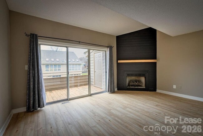 Building Photo - 14623 Waterside Dr