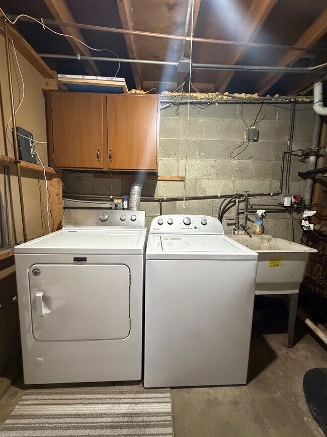 Building Photo - 450 E Mulberry Ct