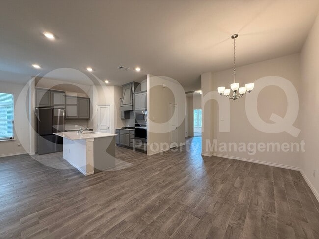Building Photo - 4124 Ellinger Dr