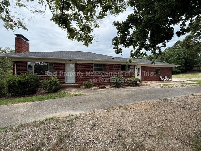 Building Photo - 2345 Griffith Rd