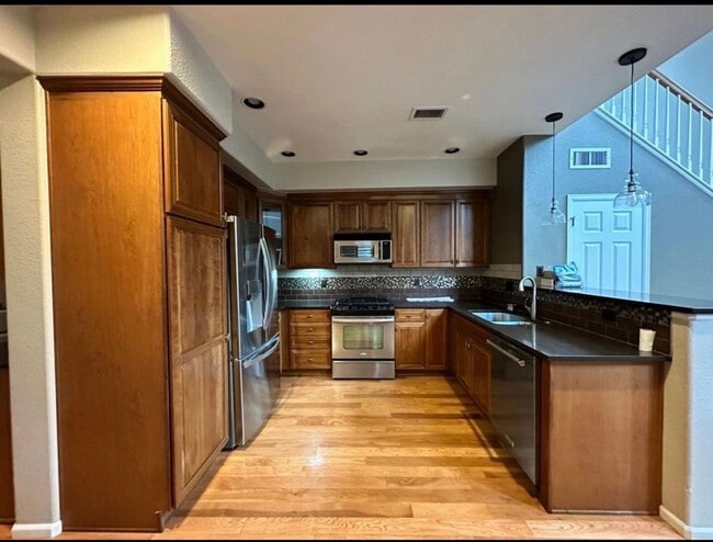 Building Photo - 10585 Parkington Ln