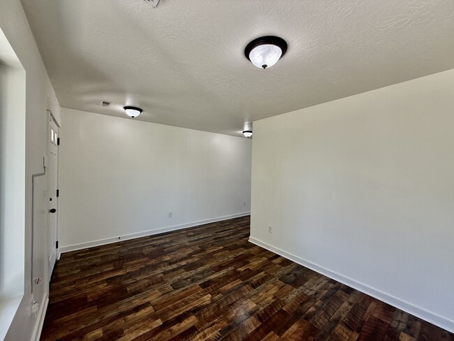 Building Photo - 722 S Willow Park Dr