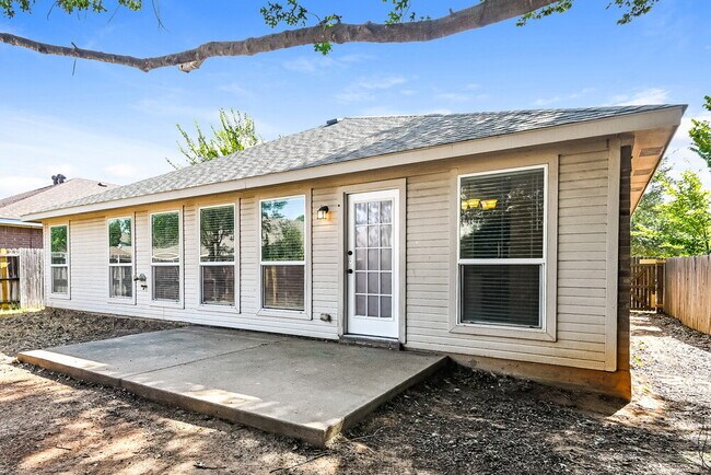 Building Photo - 1104 Monticello Dr