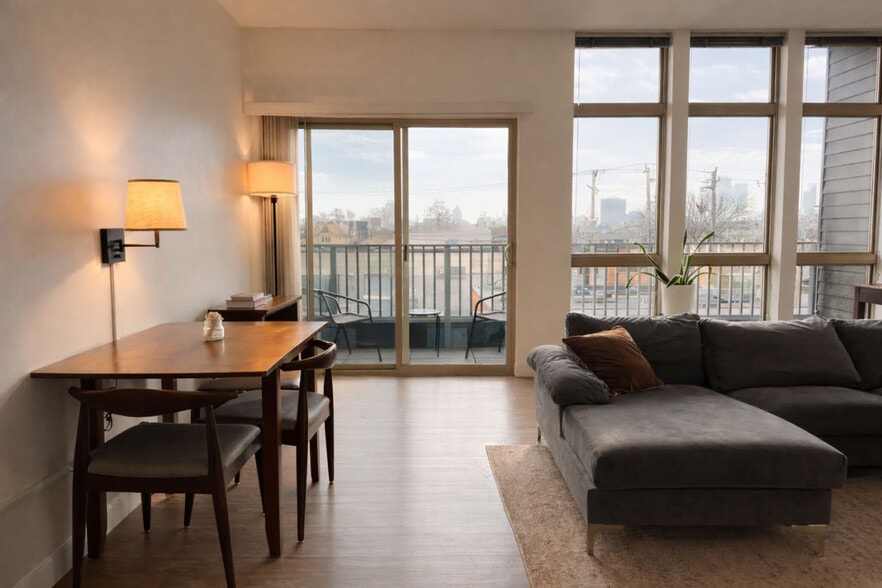 Building Photo - 211 W Mineral St