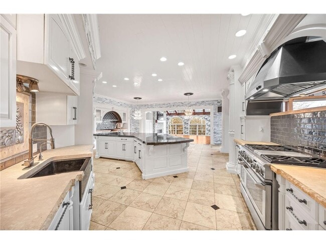 Building Photo - 1560 Bluff Creek Dr