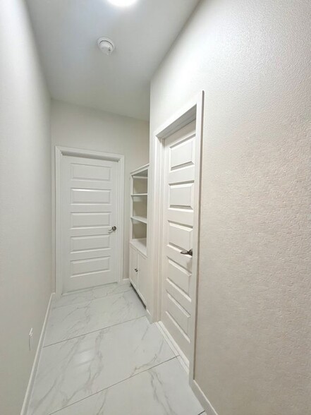 Building Photo - 903 La Laguna Rd