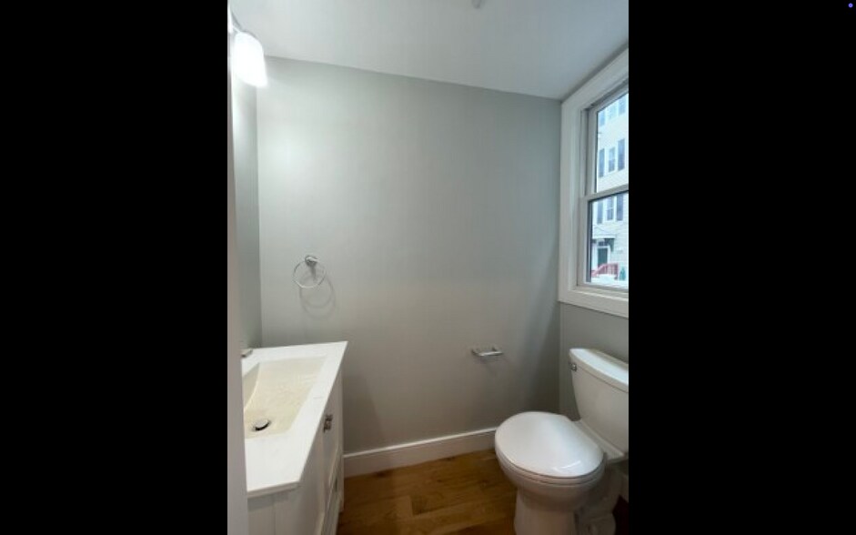 Building Photo - 211 Boylston St