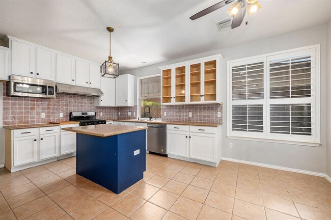 Building Photo - Spinnaker Bay Lane, Pearland, TX 77584 - 5...