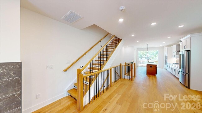 Building Photo - 156 Mattoon St