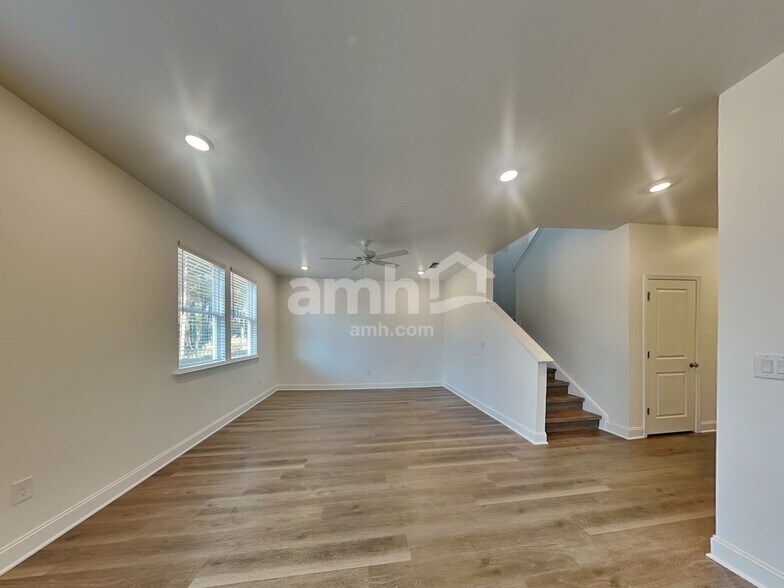 Building Photo - 1548 Aquamarine Dr