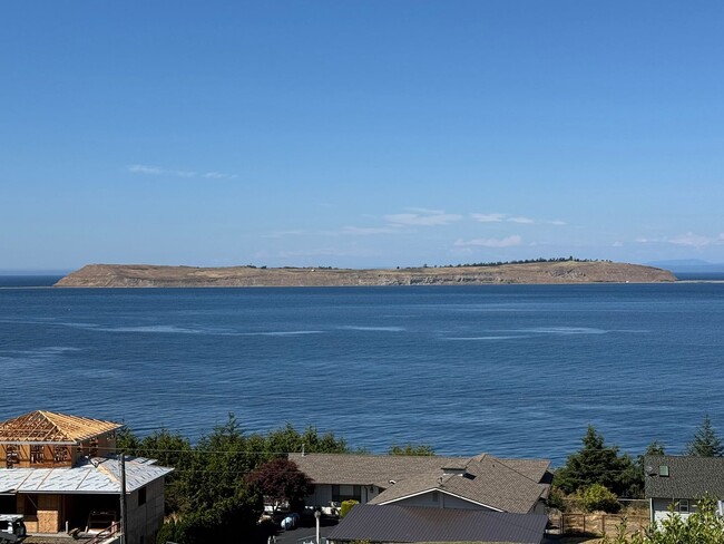 Building Photo - Stunning Home for Lease in Diamond Point
