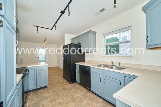 Building Photo - Coming soon! - Comfort & Convenience in Pi...