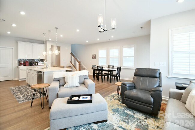 Building Photo - 114 Isleworth Ave