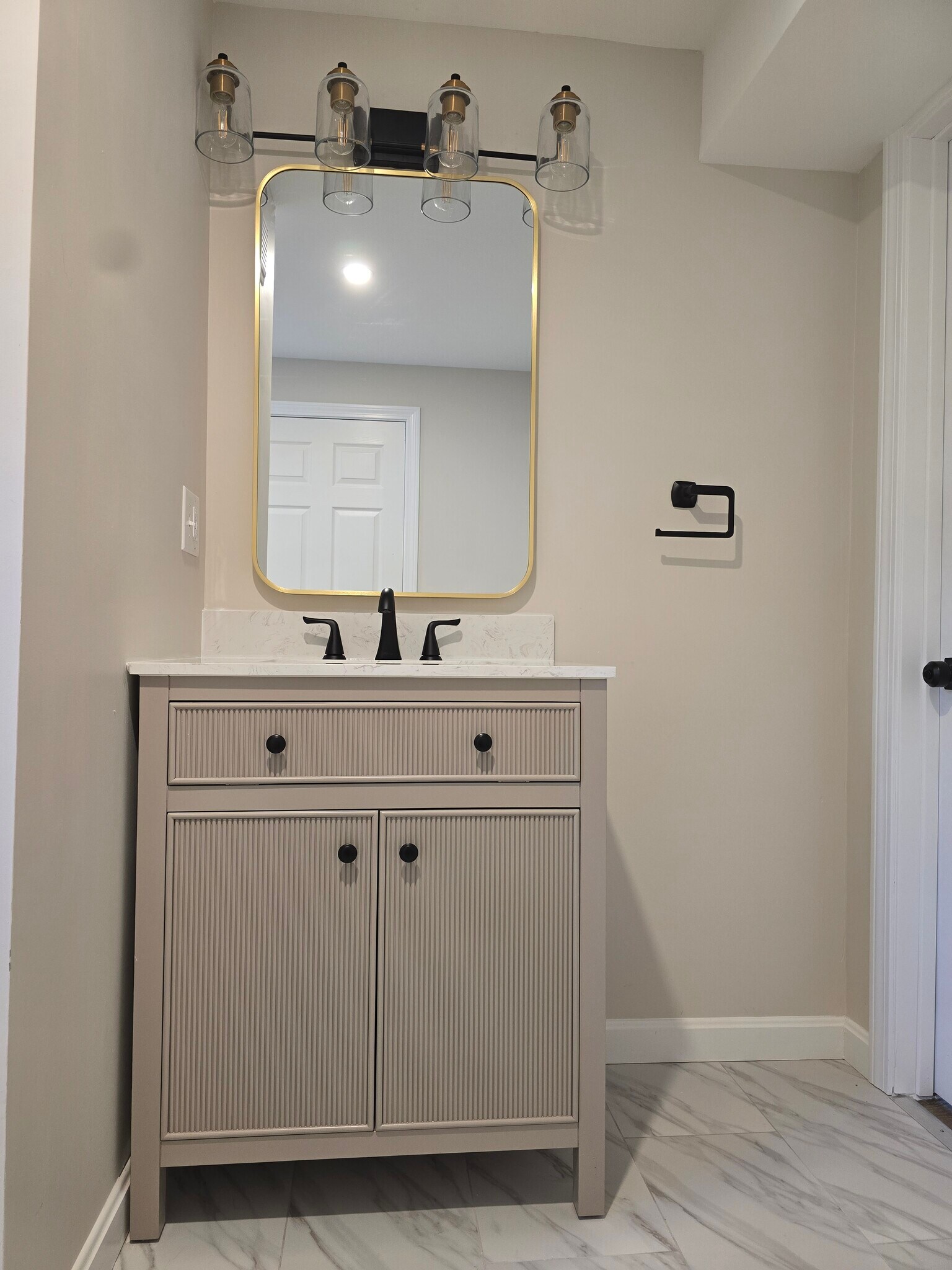 Building Photo - 27 Douglas Ave