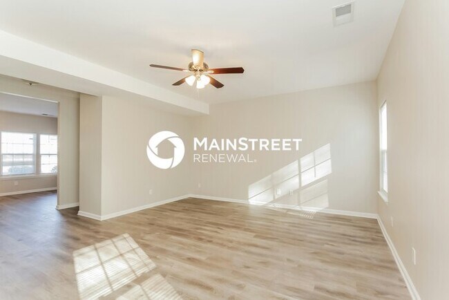 Building Photo - 3 Bedroom Pet-Friendly Home in Charlotte, NC with Main Street Renewal