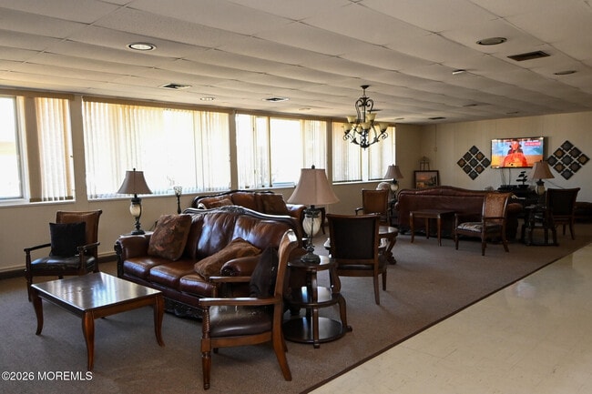 Building Photo - 341B Canterbury Ct