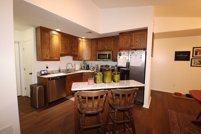 Building Photo - Spacious Home for Rent!