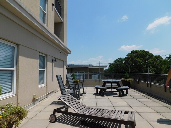 Building Photo - 1315 East Blvd