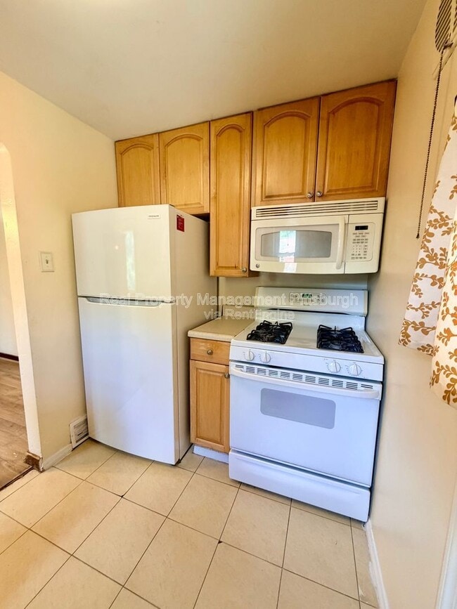 Building Photo - 1076 Thornwood Dr