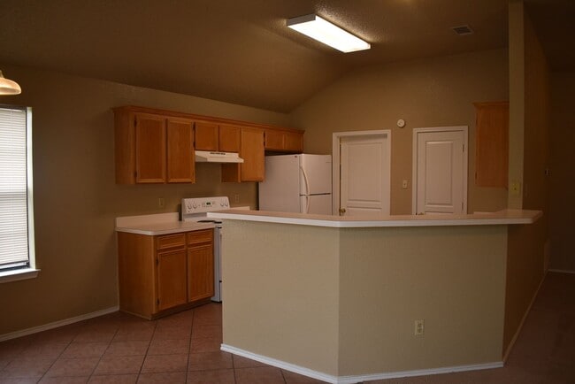 Building Photo - 2521 Creek Dr