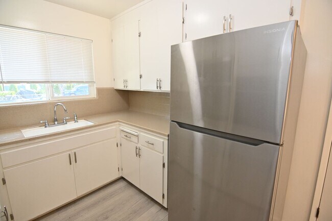 Building Photo - 1295 Flora Ave